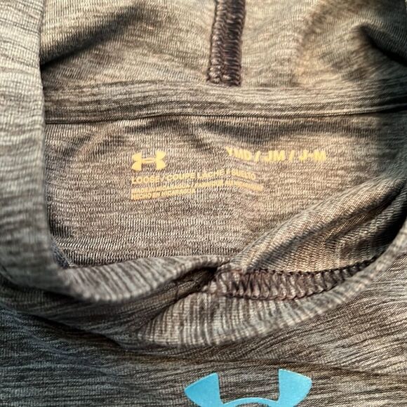 UNDER ARMOUR Y Med Hoodie. Just like new - Picture 3 of 4